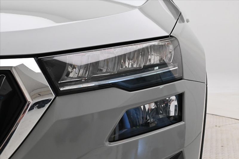 Škoda Karoq 2,0 TDI 85 KW DSG NAVIGACE Zár - fotka 28 z 30