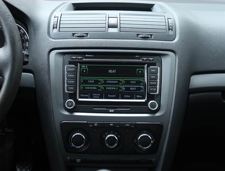 Škoda Octavia (2012) 1.6 TDI, Serv.kniha, po STK - fotka 12 z 15