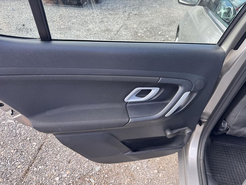 Škoda Fabia 1.6,77kw,AUTOMAT,klima - fotka 11 z 33