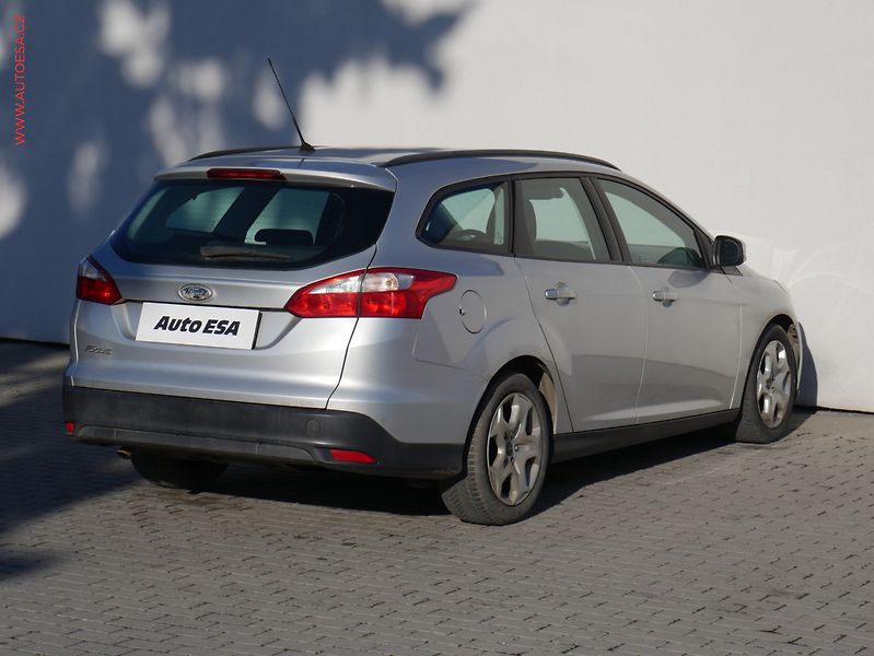 Ford Focus (2012) 1.6TDCi, ČR, Klima - fotka 4 z 14
