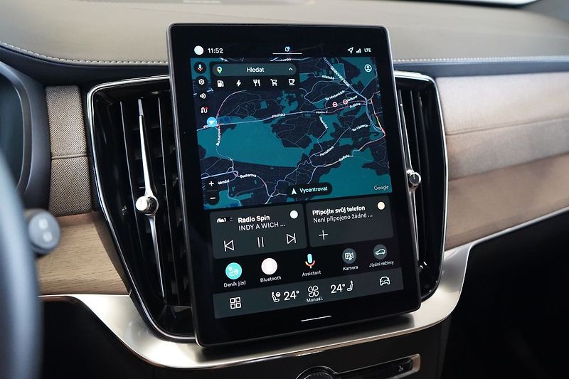 Volvo XC90 T8 PLUS Dark, Ventilace, 360° - fotka 32 z 50