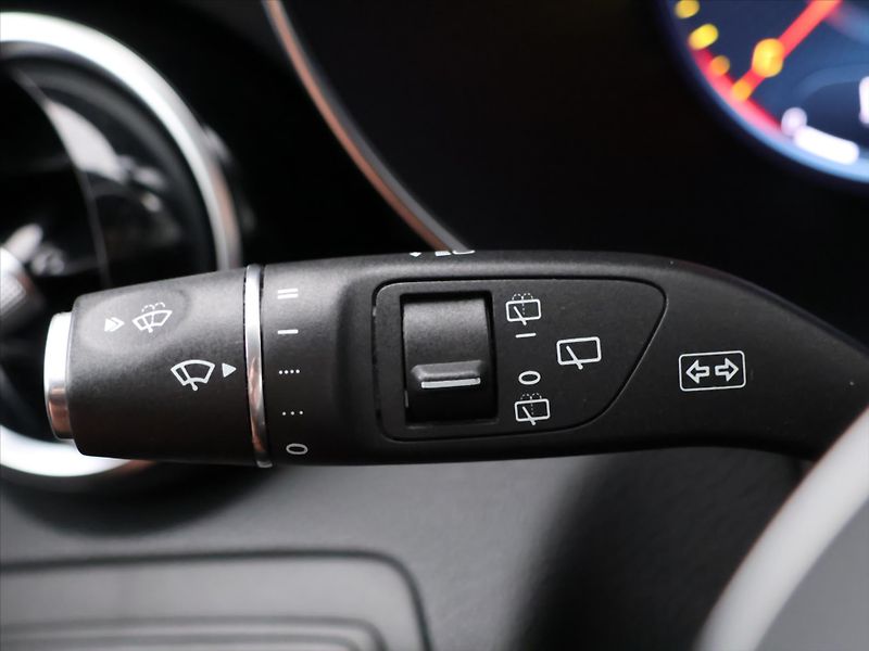 Mercedes-Benz GLC 2,0 220d 143kW 4X4 LED - fotka 19 z 37