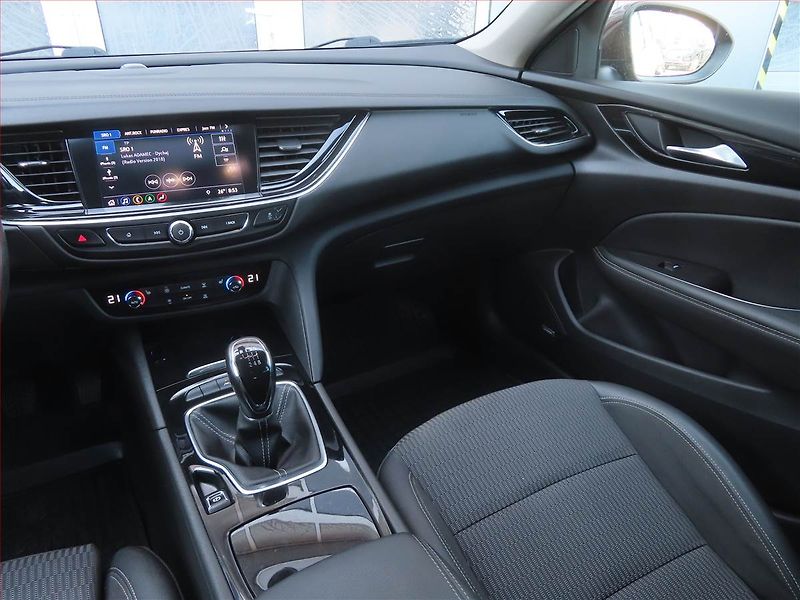 Opel Insignia (2019) 2.0 CDTI, 4X4, Navi, Tempomat - fotka 8 z 22