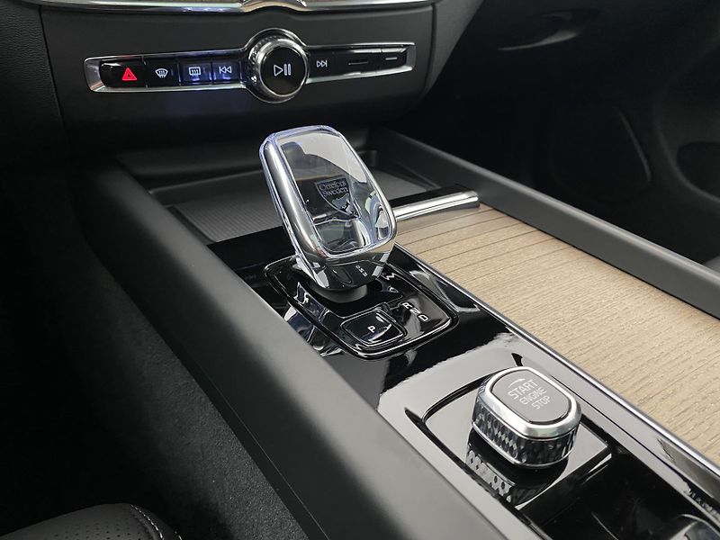 Volvo XC60 T6 AWD RECHARGE BRIGHT ULTRA  - fotka 27 z 67