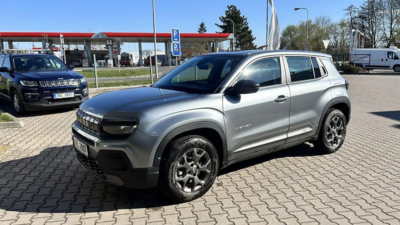 Jeep Avenger 1.2i 100k Longitude AT6 - fotka 7 z 11