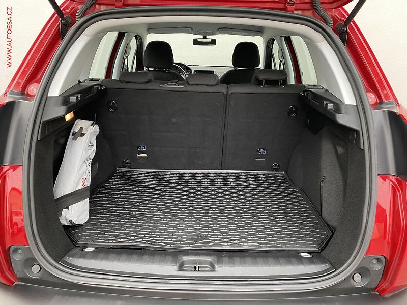 Peugeot 2008 (2017) 1.2 PT, ČR, Active, AT - fotka 7 z 20