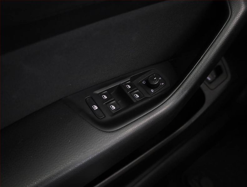 Volkswagen Passat (2020) Business 2.0 TDI, Automat - fotka 16 z 18