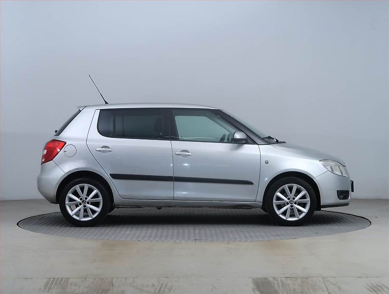Škoda Fabia (2007) Ambiente 1.2 12V, ČR,1.maj - fotka 6 z 14