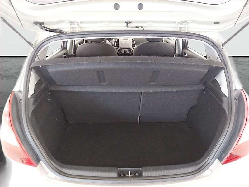 Hyundai i20 (2012) 1.2, Serv.kniha, po STK, Tažné - fotka 14 z 16