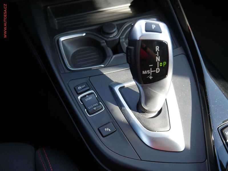 BMW Řada 1 (2015) 1.5i 118i, Sport Line, AT - fotka 19 z 20
