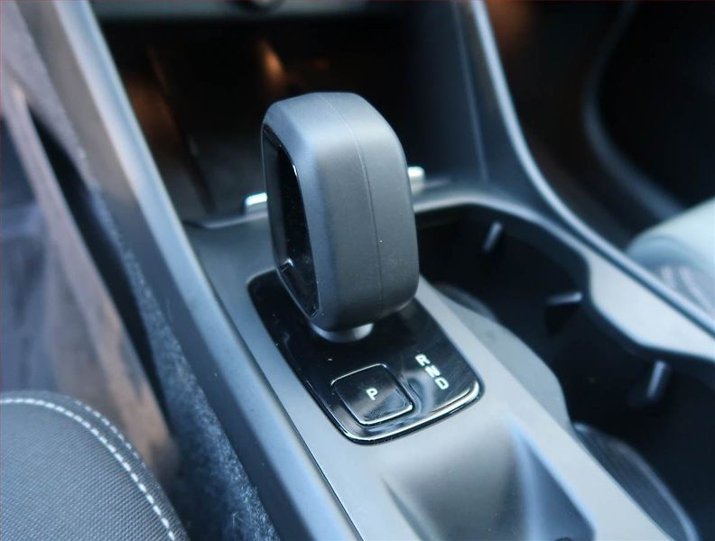 Volvo XC40 (2022) B4 - fotka 13 z 21