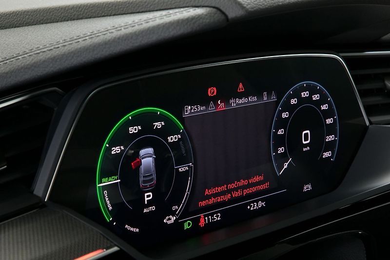 Audi e-tron 55 300kW Sportback Black Edice - fotka 43 z 47