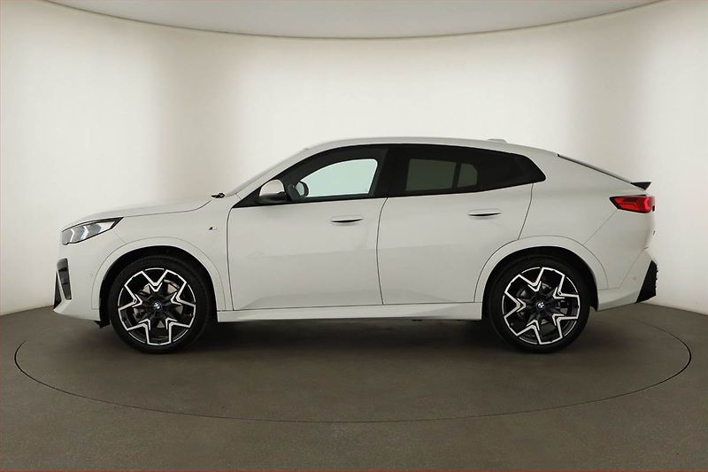 BMW X2 (2025) sDrive20i - fotka 3 z 20