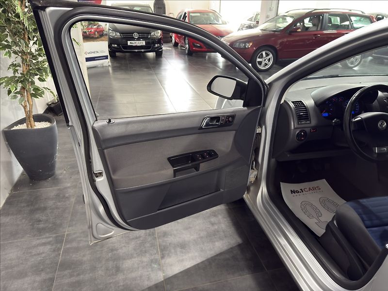 Volkswagen Polo 1,2   i TOUR ČIDLA ŠÍBR ALU ST - fotka 6 z 19