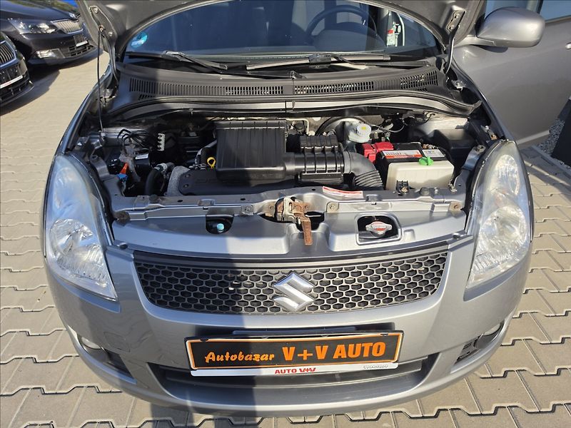 Suzuki Swift 1,3 i 67KW KLIMA ALU STK - fotka 40 z 44