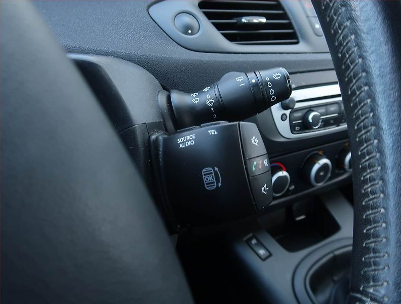 Renault Grand Scénic (2014) 1.5 dCi, po STK, jezdí výborně - fotka 16 z 20