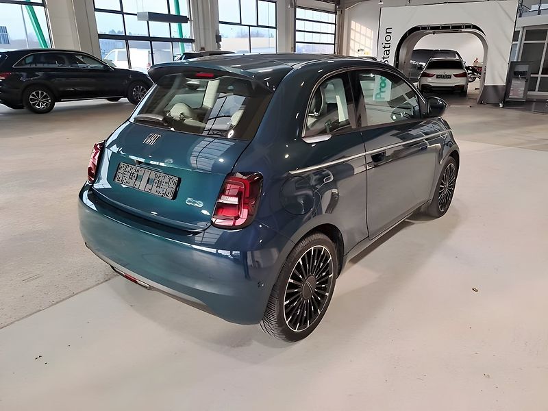 Fiat 500e (2022) La Prima by Bocelli 118 HP - fotka 3 z 7