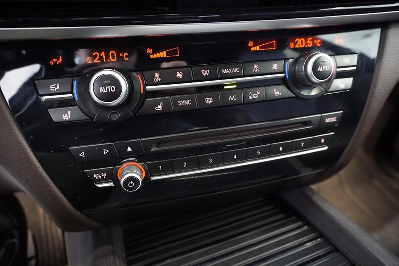 BMW X5 (2015) M50D SUV XDRIVE STEPTRONIC - fotka 31 z 42