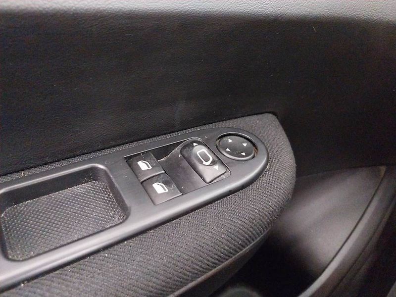 Peugeot 307 (2005) 1.4 16V, po STK, Tažné, Klima - fotka 15 z 17