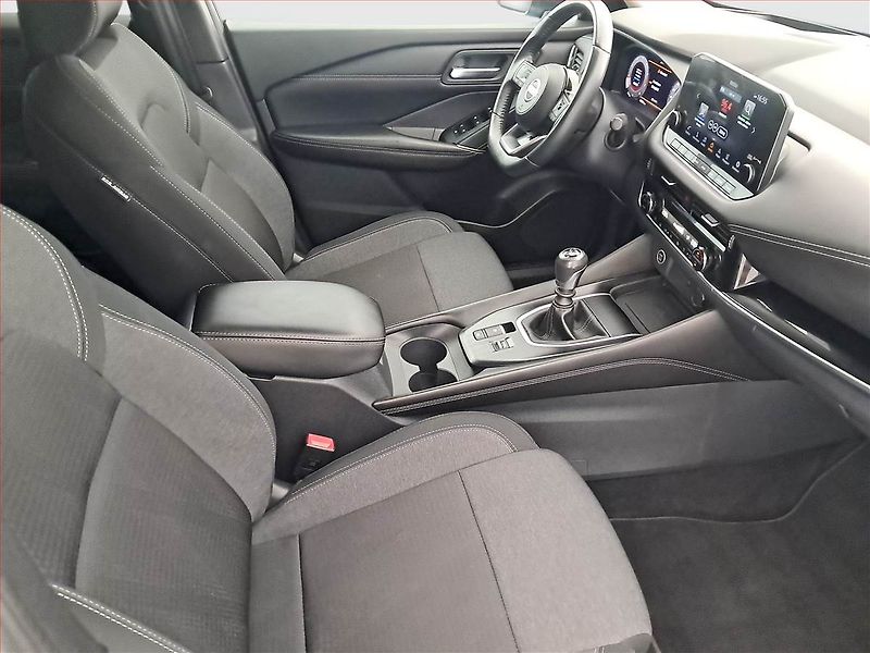 Nissan Qashqai (2022) 1.3 DIG-T - fotka 9 z 17