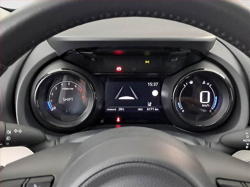 Toyota Yaris (2023) 1.5 VVT-i - fotka 11 z 19