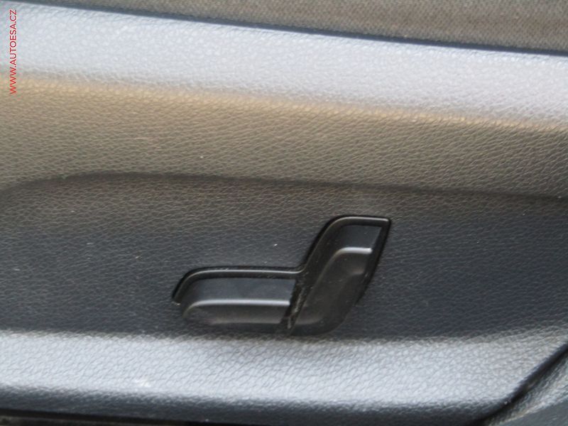 Mercedes-Benz Třídy C (2016) 1.6 CDi C 180d, 1.maj, AT - fotka 13 z 20