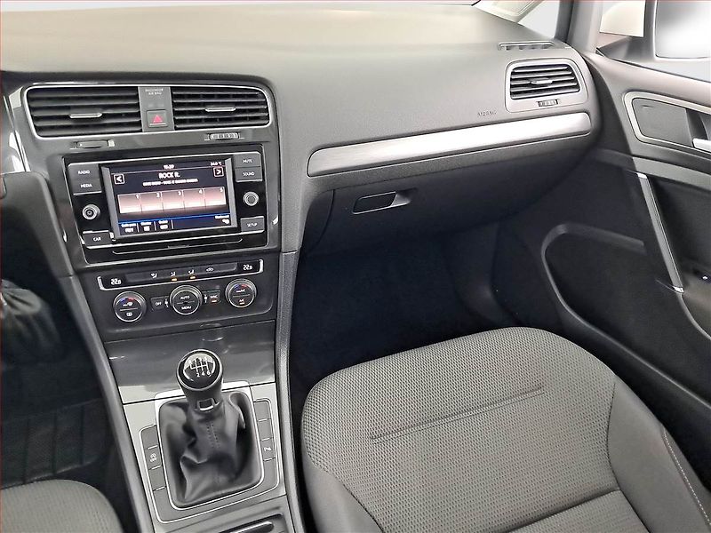 Volkswagen Golf (2017) Comfortline 1.0 TSI - fotka 8 z 16