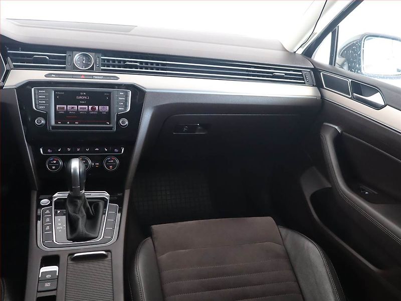 Volkswagen Passat (2015) Exclusive 2.0 BiTDI, 4X4 - fotka 8 z 23