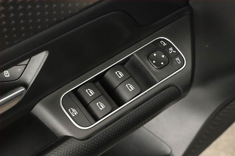 Mercedes-Benz GLB (2024) 200 d 4MATIC - fotka 11 z 20