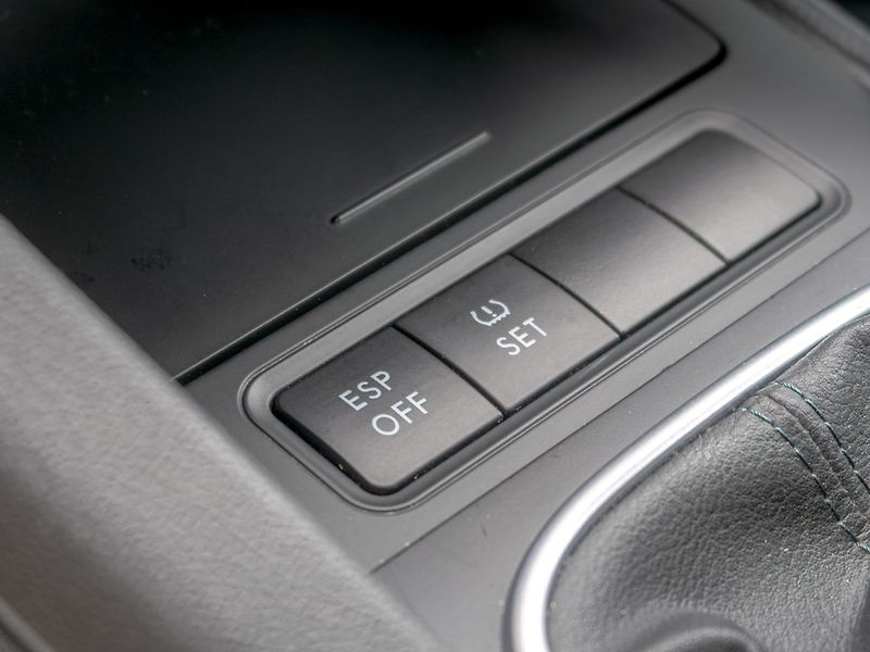 Volkswagen Golf (2008) 1.4TSI 90KW PANO – PO ROZVODEC - fotka 21 z 40
