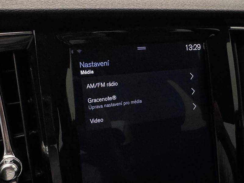 Volvo S90 T6 AWD MOMENTUM AUT 1.maj - fotka 46 z 53