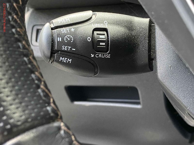 Peugeot 3008 (2018) 1.2 PT, GT Line, LED, kamera - fotka 13 z 19
