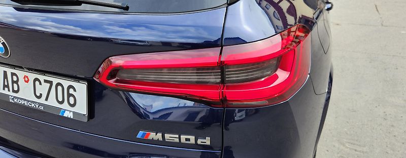 BMW X5 (2020) M50d SERVIS TAŽNÉ ČR IDIVIDUAL - fotka 32 z 48