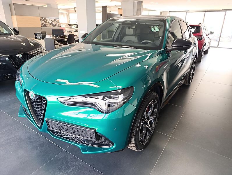 Alfa Romeo Stelvio (2025) Veloce 2,0 Turbo 280k AWD - fotka 2 z 14