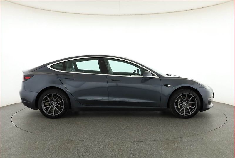 Tesla Model 3 (2019) Long Range 4WD 78kWh, SoH 85% - fotka 6 z 22