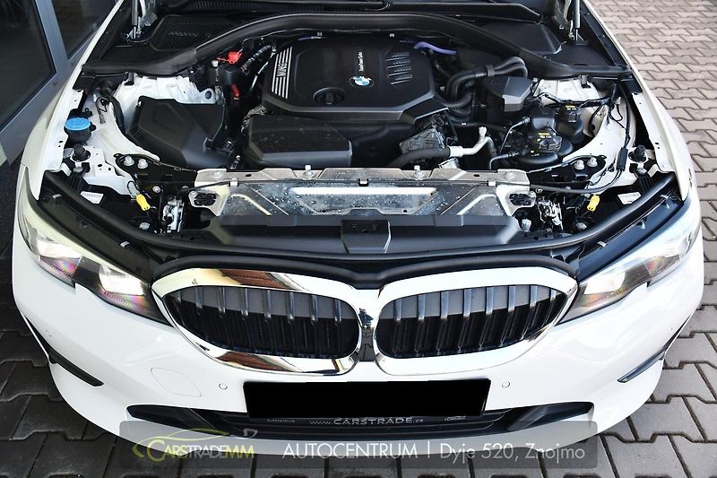 BMW Řada 3 320D xDrive 2xALU 1M ČR - fotka 52 z 54