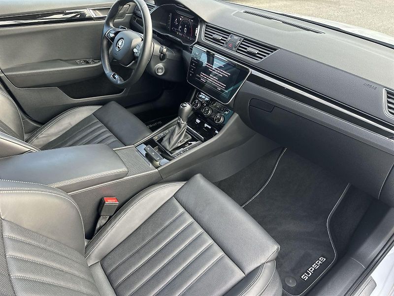 Škoda Superb (2023) Combi 2.0 TSI DSG L&K - fotka 8 z 38