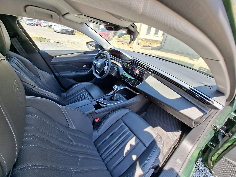 Peugeot 308 ALLURE 1.2 PT 130k M6 - fotka 14 z 28