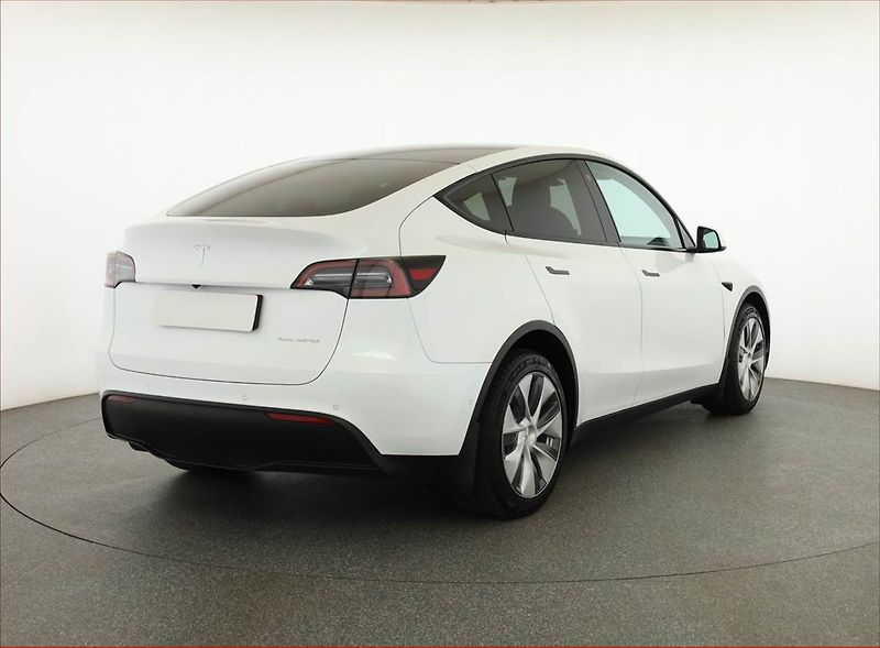 Tesla Model Y (2022) Long Range AWD 79kWh, SoH 91% - fotka 5 z 19