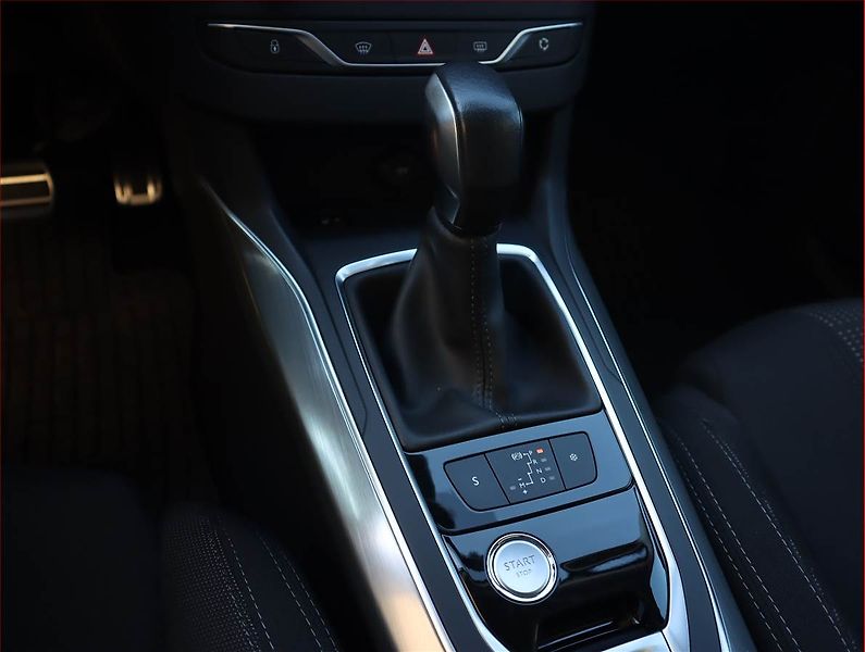 Peugeot 308 (2016) Allure 1.6 BlueHDi, Automat - fotka 16 z 22