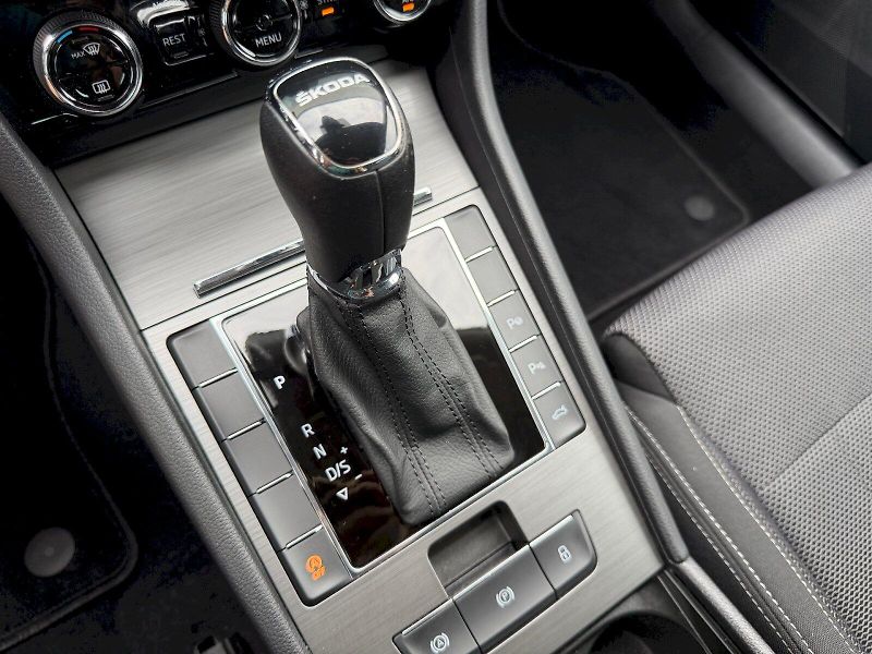 Škoda Superb (2023) 2.0 TDI 110kW DSG Style Plus - fotka 28 z 35