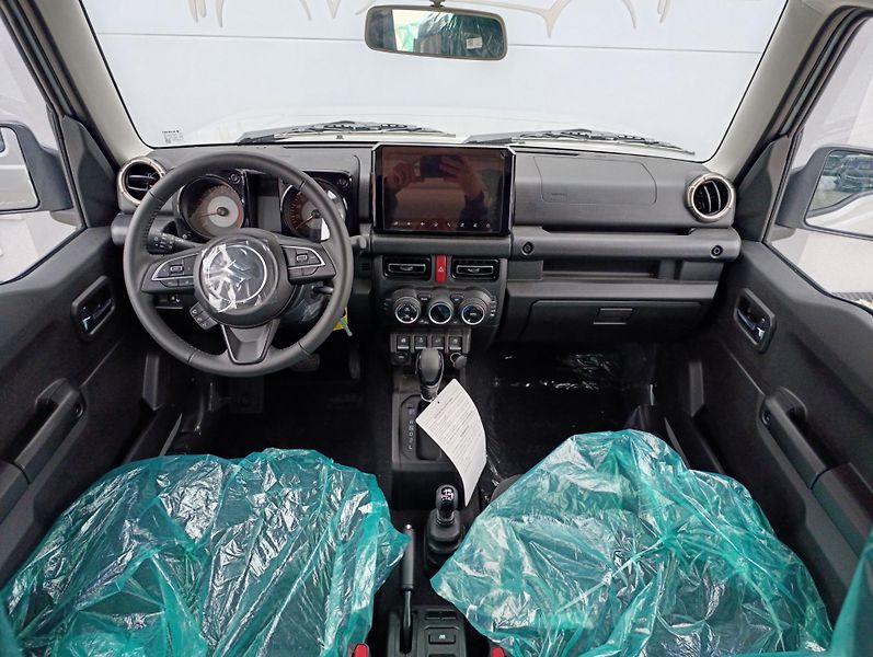 Suzuki Jimny 1.5 ALLGRIP LONG 75kW 4X4 GLX - fotka 17 z 27