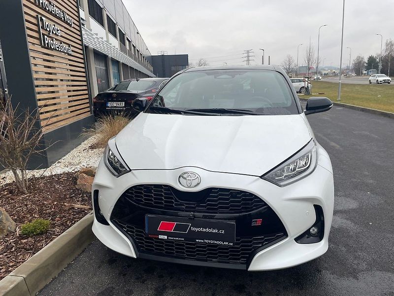 Toyota Yaris 1.5 Hybrid 130k GR-SPORT VIP - fotka 2 z 26