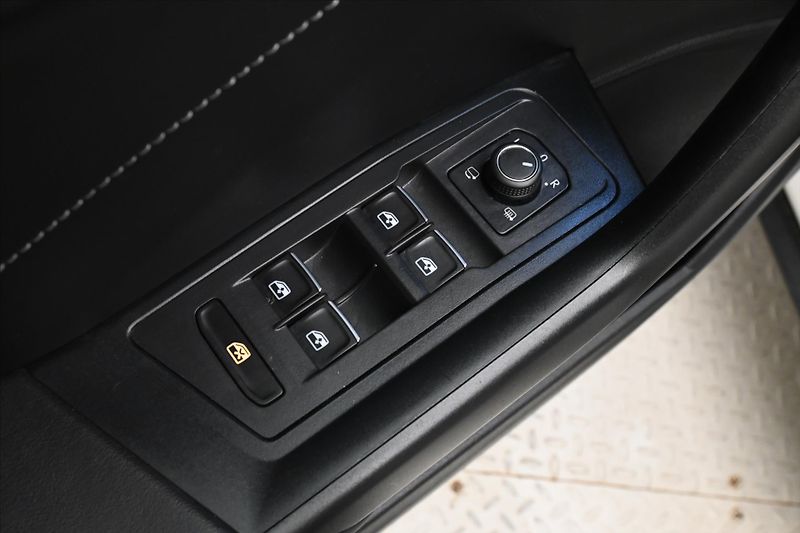 Volkswagen T-Roc 2,0 TDI 110 kW DSG STYLE Záruk - fotka 24 z 29