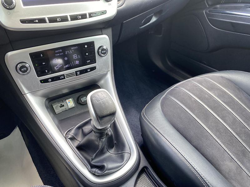 Lancia Delta 2.0JTD 165PS SPORT NAVI SERVIS - fotka 158 z 169
