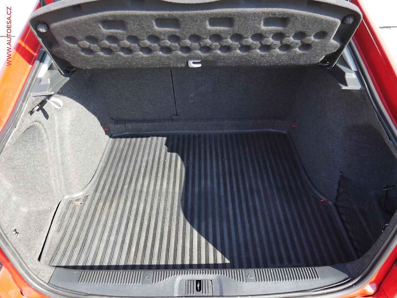 Škoda Octavia (2010) 1.6TDI, ČR, Ambiente - fotka 7 z 13