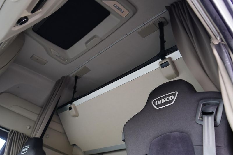 Iveco S-WAY (2021) 420 / E 6 / KONTENER + WINDA / - fotka 25 z 47