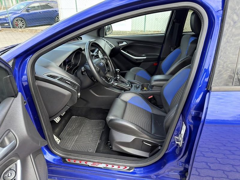 Ford Focus ST 2.0 EB 184 kW xenon, servis - fotka 6 z 25