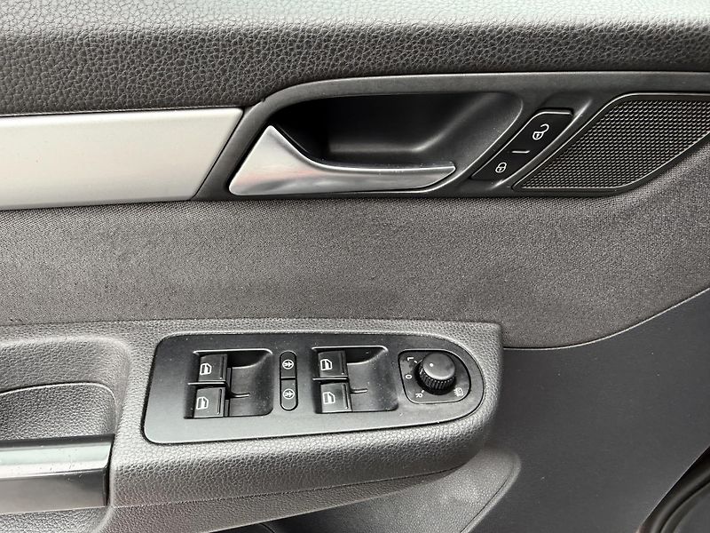 Volkswagen Sharan 2,0 TDI Panorama Automat DSG - fotka 24 z 41