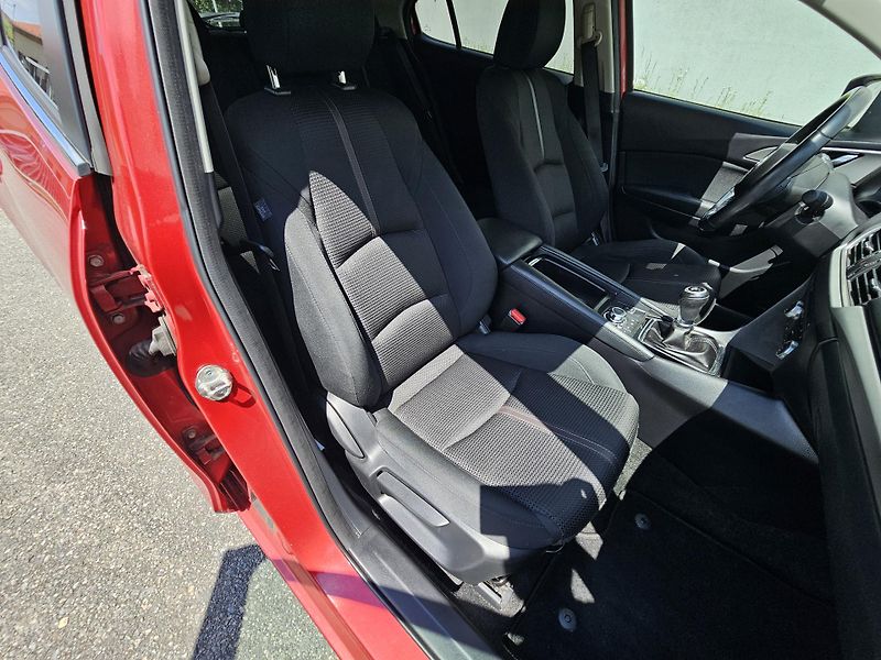 Mazda 3 (2018) 2.0i, NAVI - fotka 18 z 28